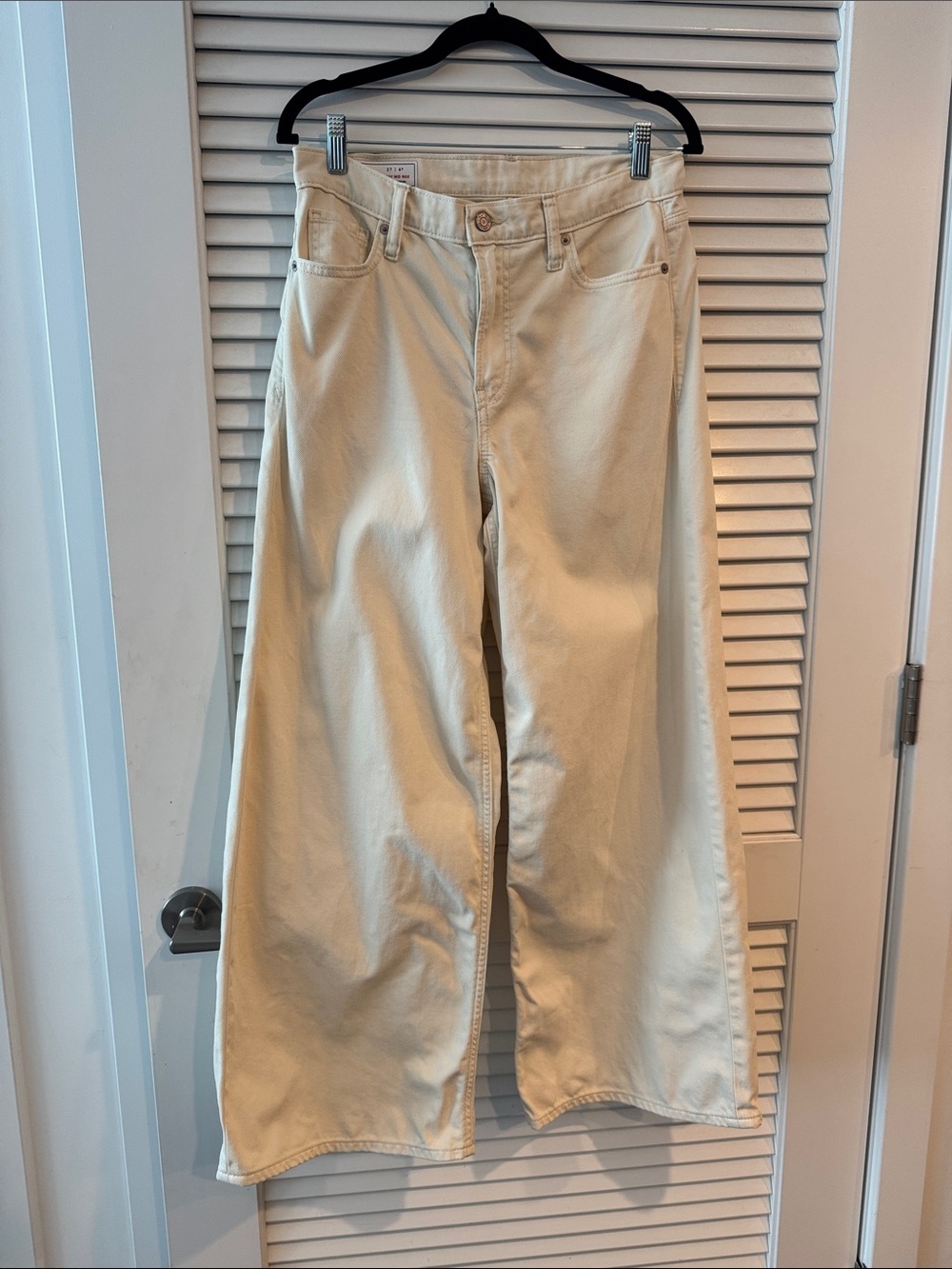 Never Worn Gap Baggie Mid-Rise jeans. 4S, inseam 28”